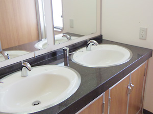 �t�F���[�ݔ�