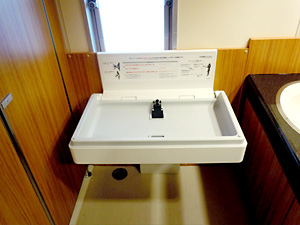 �t�F���[�ݔ�